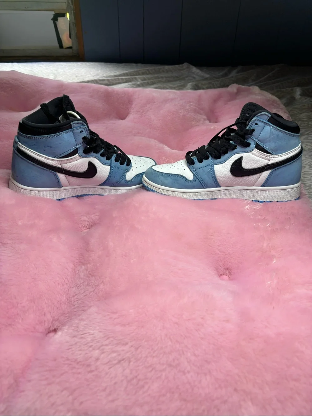 Nike Mid-Top Sneakers in Light Blue, White & Black